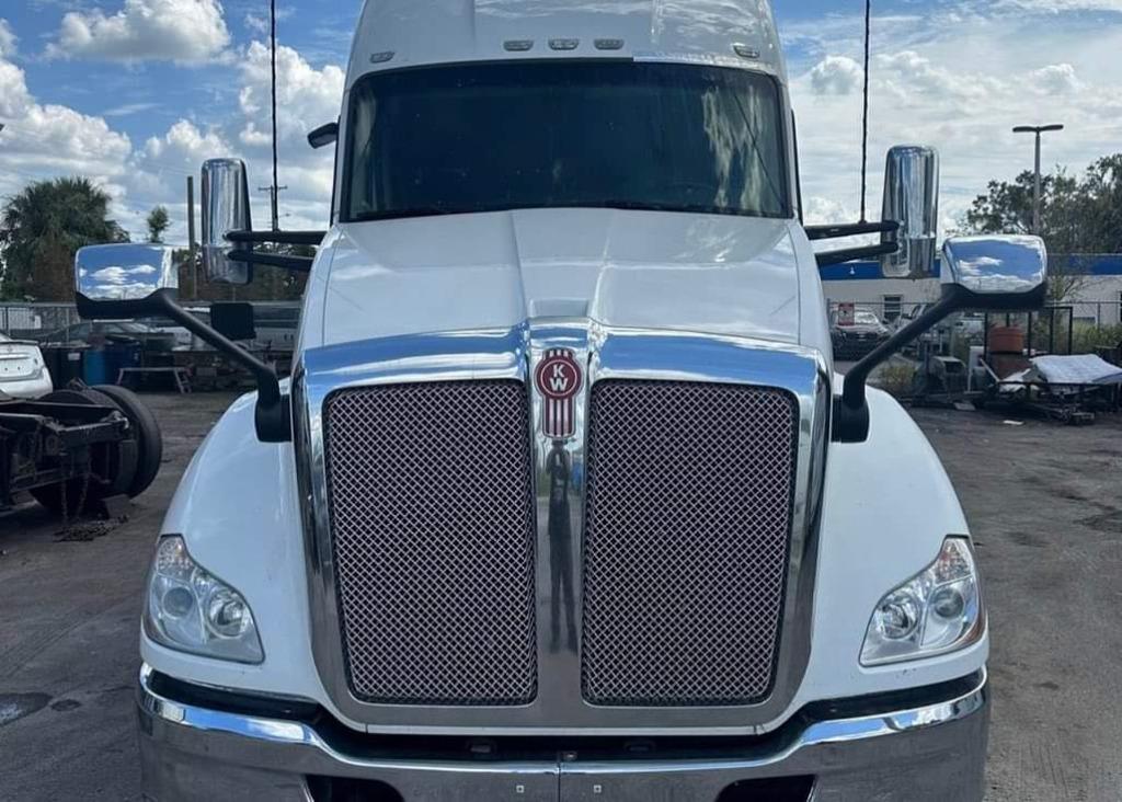 Broadway Chrome Truck Sales LLC